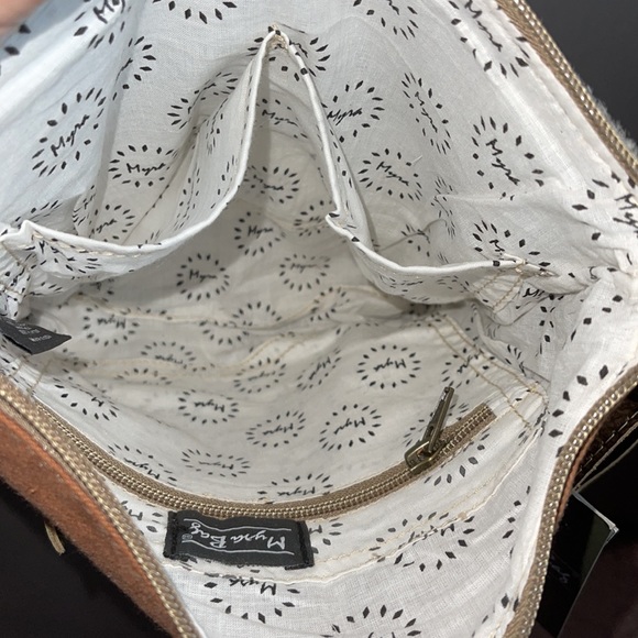 Myra Bag Cliquey Small & Crossbody Bag - Picture 5 of 9